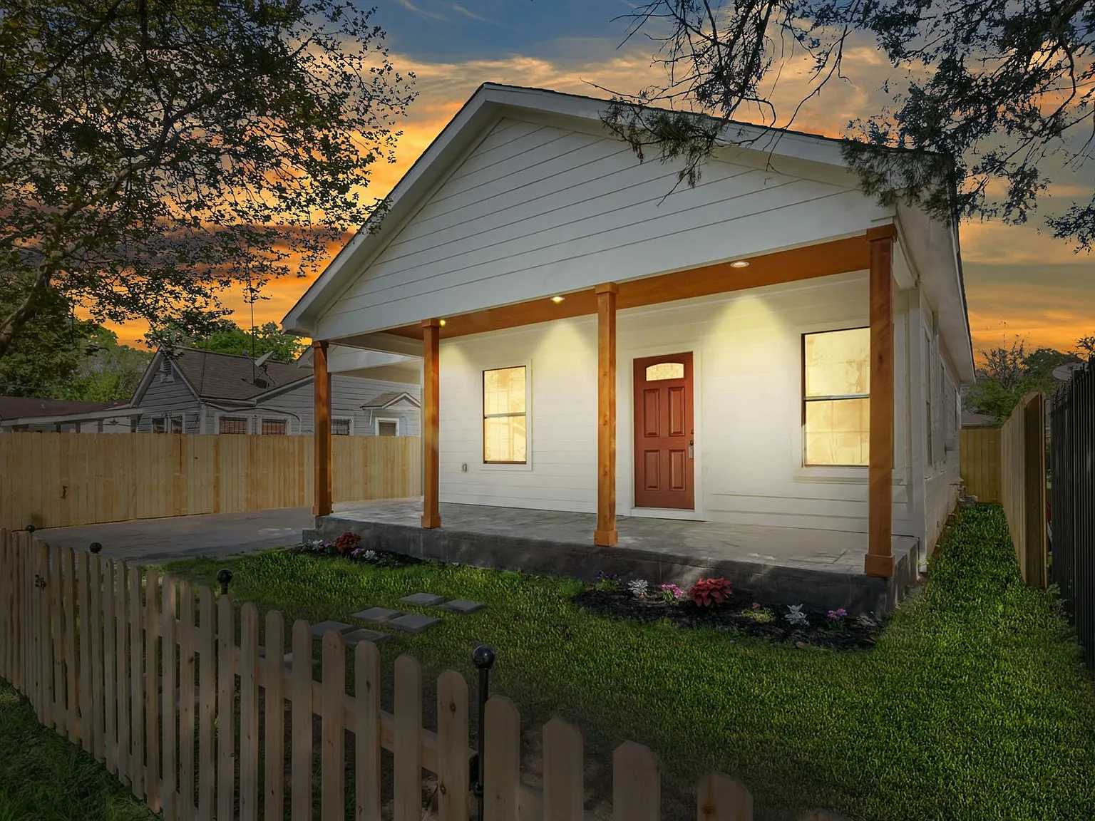 3 bed, 2.0 bath, 1434 sqft, $2,400 — Photo 2