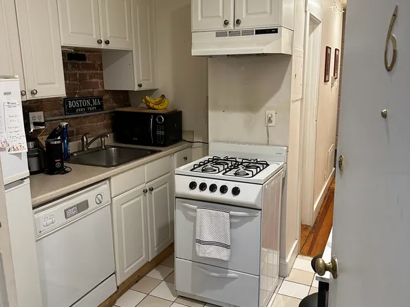 9 Revere St APT 6, Boston, MA 02114