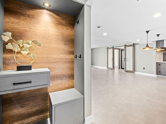 4th image of 2801 NE 183rd St APT 1801W