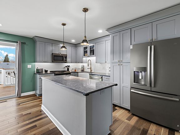 3rd image of 555 Rodenburg Rd