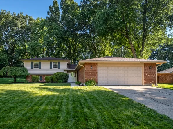 1711 Washington Creek Ln, Dayton, OH 45458