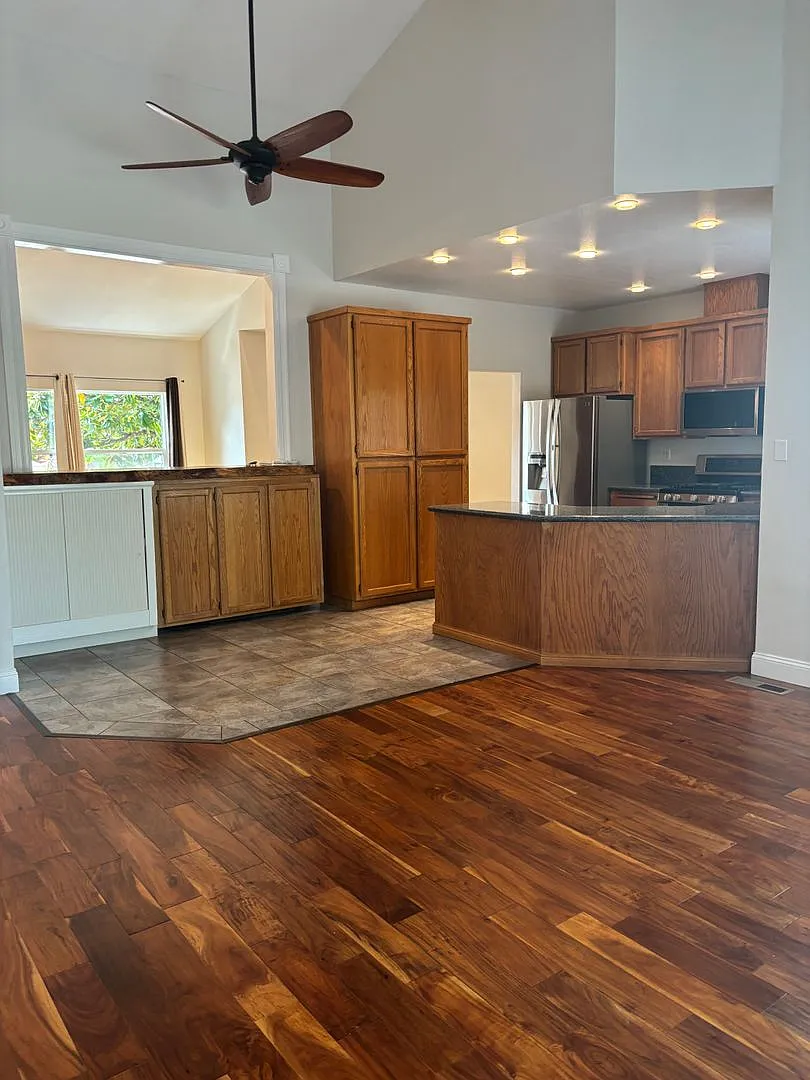 4 bedroom home Windsor! — Photo 1