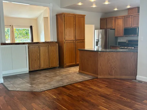 445 Godfrey Dr, Windsor, CA 95492
