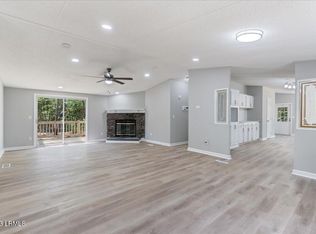 3952 Clover Hill Rd, Green pond, SC 29446