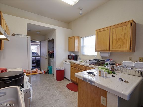 5th image of 371 Virginia Lake Ave