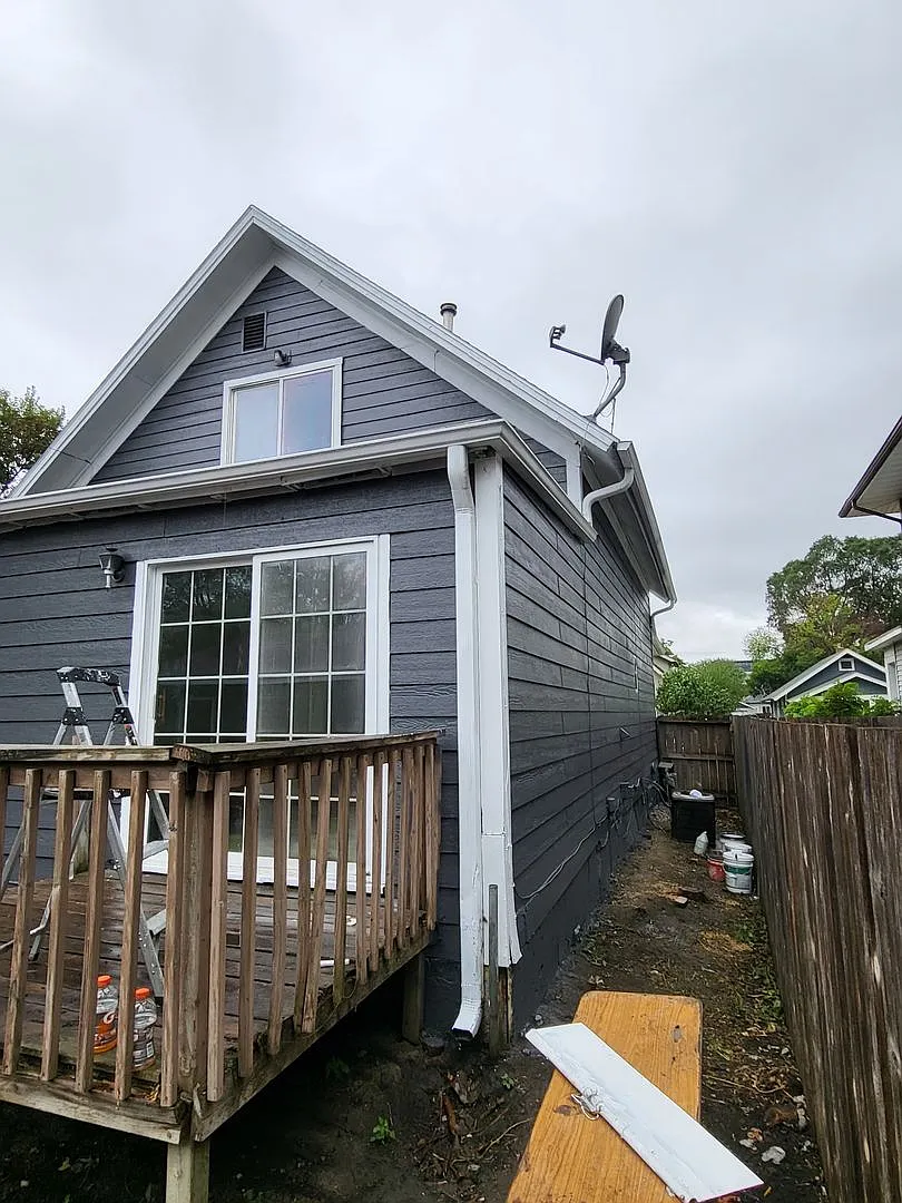 Remodeled 4 Bedroom Home with Triple Stall Garage! — Photo 3