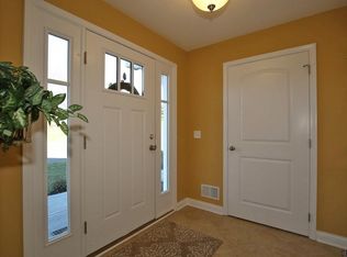 196 Paddock Cir, Schenectady, NY 12306