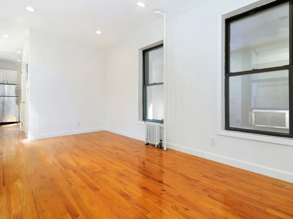 21 1st Avenue image 2 of 4