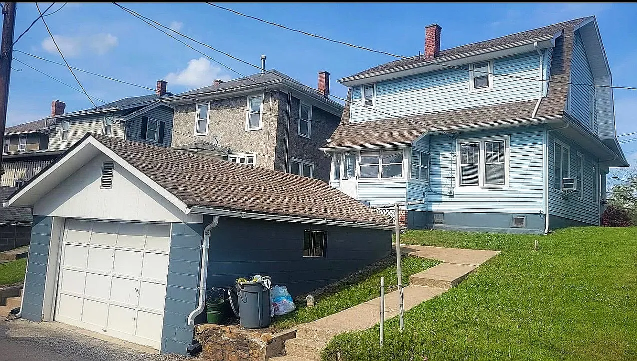 3 bed, 1296 sqft, $1,300 — Photo 1
