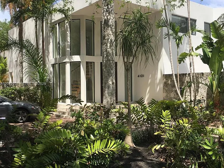 4101 Battersea Rd — Photo 1