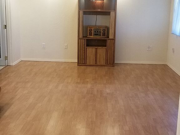 HUGE Family Room w/Laminate