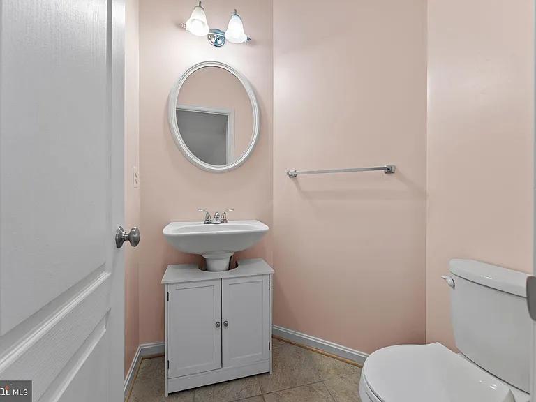 702 Anoosh Ct — Photo 16