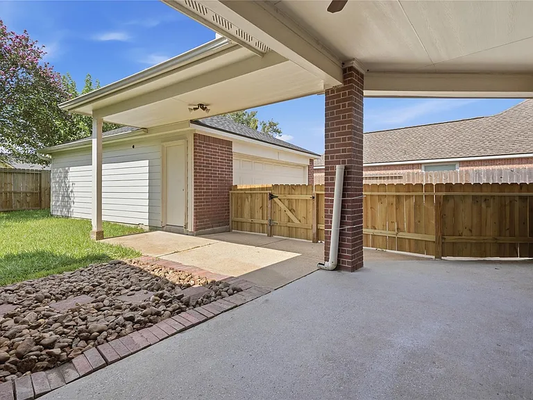 6165 Darlington Ct — Photo 32