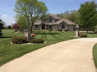 N8641 Woodland Dr, Seymour, WI 54165