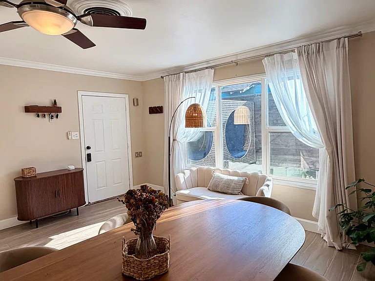 1342 Bennett Ave — Photo 4
