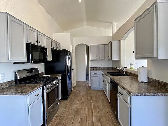 4th image of 8942 N School Hill Dr