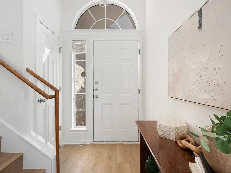 11416 Dog Leg Dr — Photo 2