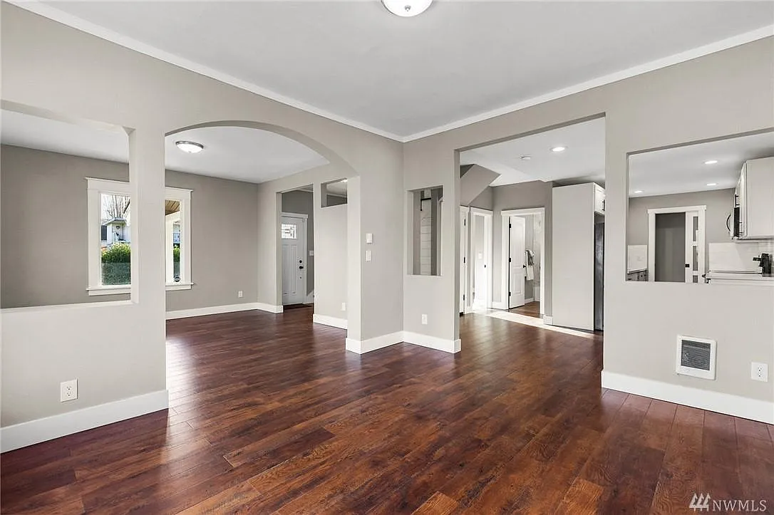 5 bed, 2284 sqft, $3,495 — Photo 4
