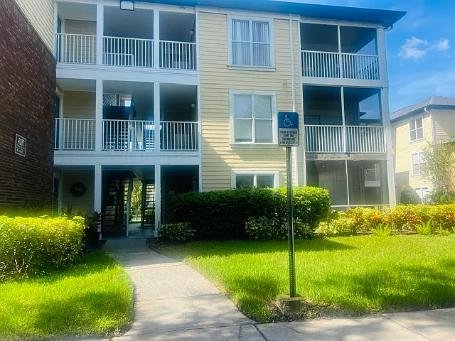 4107 Chatham Oak Ct — Photo 1
