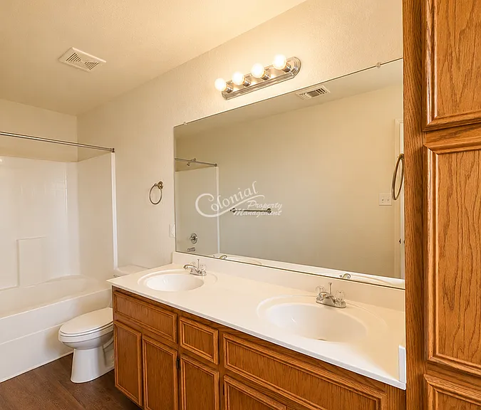 1529 Justin Loop #B — Photo 9