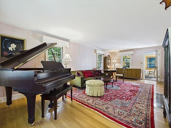 3rd image of 390 Marsh St