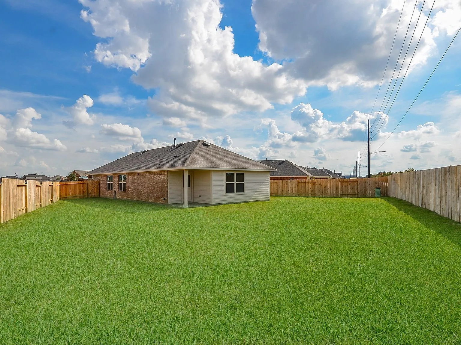 3 bed, 2.0 bath, 1378 sqft, $2,200 — Photo 2
