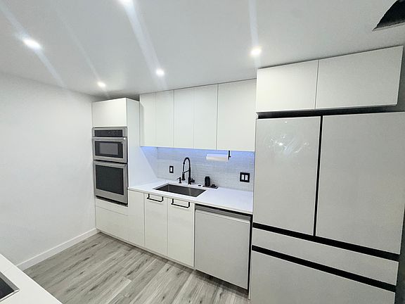 3rd image of 7164 Southgate Blvd