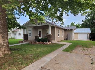 614 Maple St, Perry, OK 73077