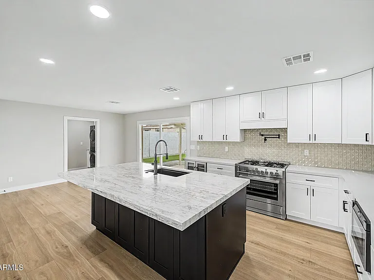 8440 E Palm Ln — Photo 9