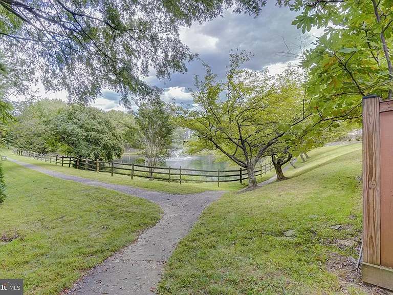 9548 Fox Hollow Dr — Photo 45
