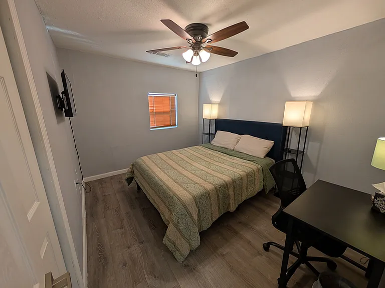 511 Goliad St — Photo 9