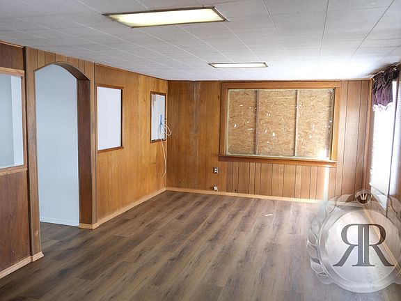 3rd image of 904 S Fair Ave