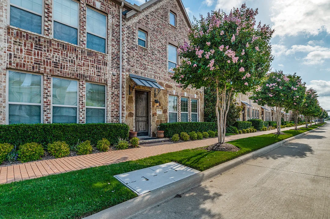 4 bed, 2039 sqft, $3,299 — Photo 1