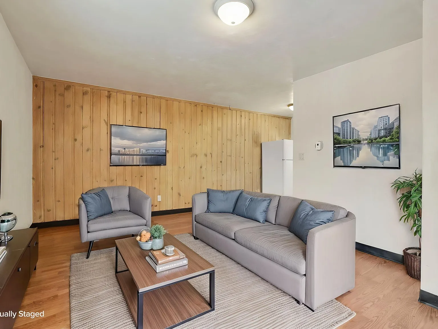 27 W 8th Ave — Photo 1