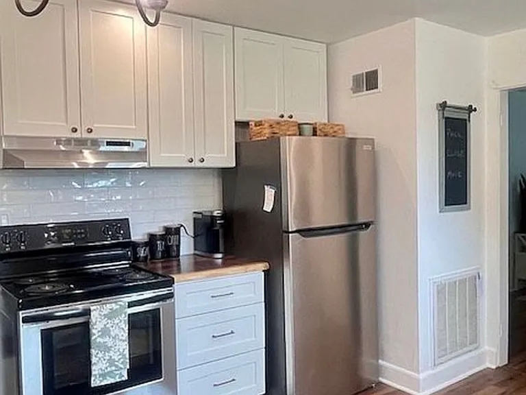 113 W Saint Paul St — Photo 6
