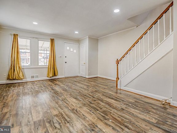 3rd image of 946 Middlesex Rd