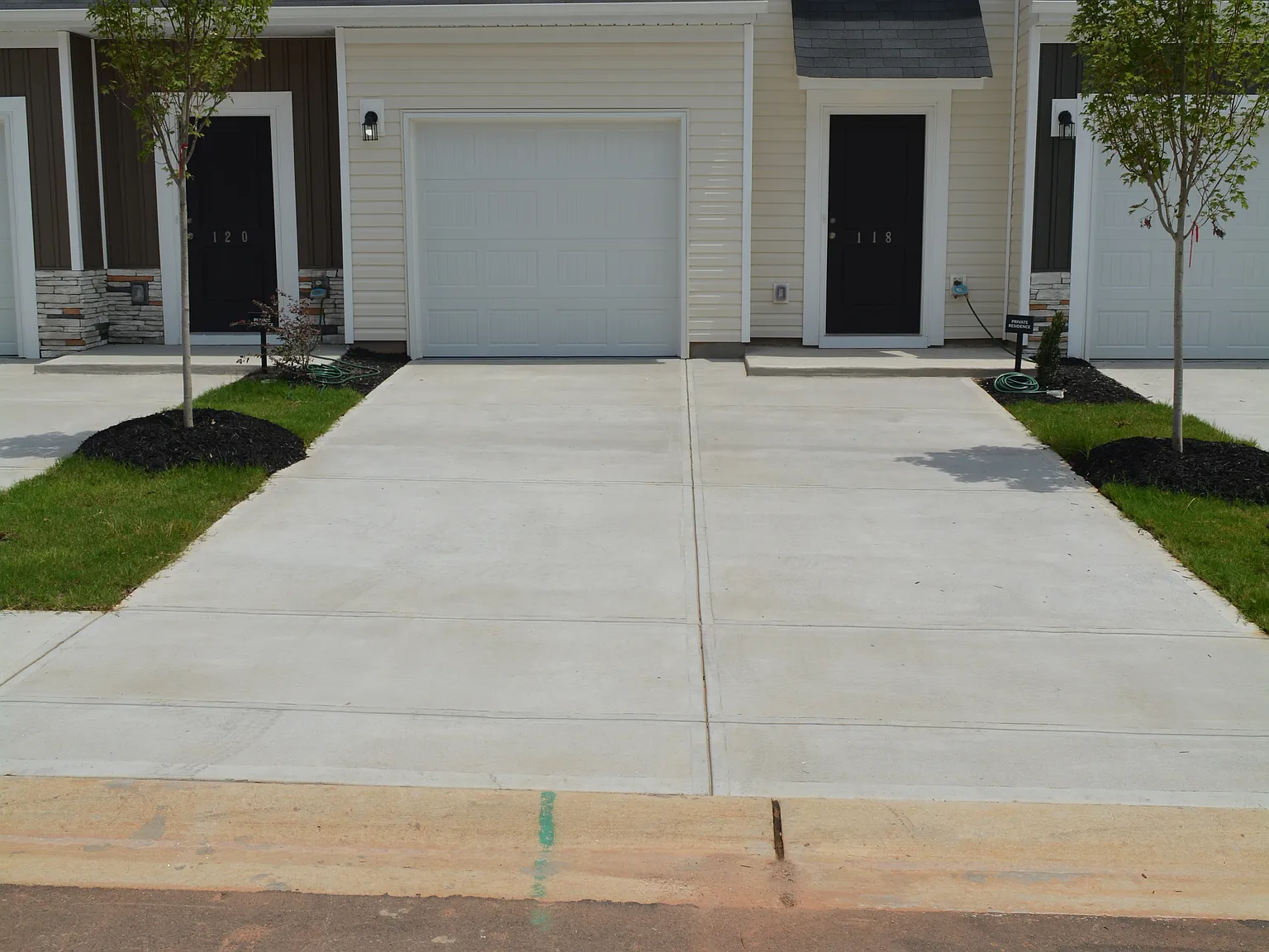 3 bed, 2.5 bath, $1,900 — Photo 1