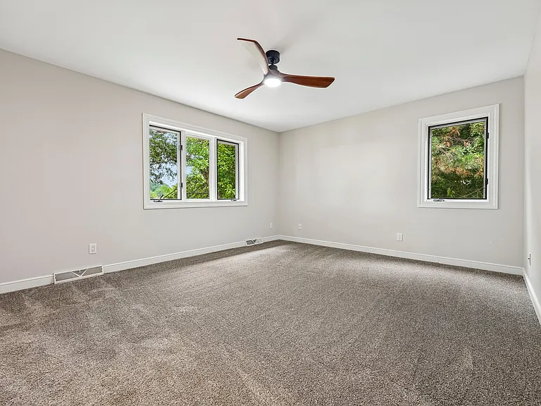 11108 W Forest Home Ave — Photo 16