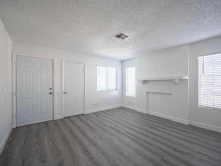 921 Snug Harbor St — Photo 4