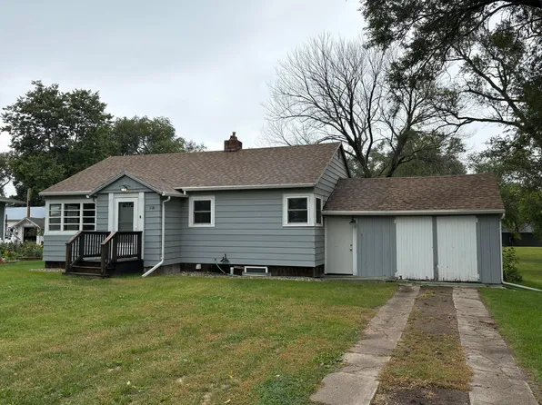 308 N 3rd Ave, Stickney, SD 57375