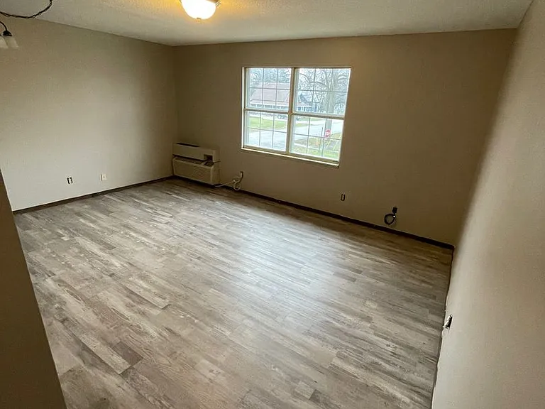 York Villa Apartments — Photo 3