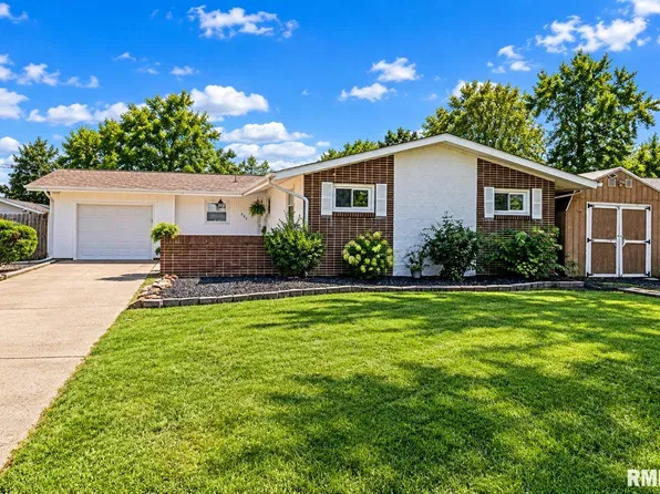 902 Cedar Ln, Marion, IL 62959