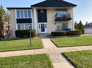 8933 W 97th St #1E, Palos Hills, IL 60465