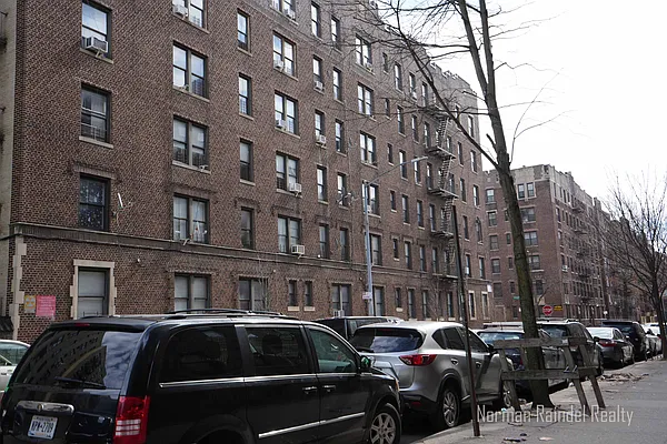 Rented by Norman Raindel, LREB | media 36