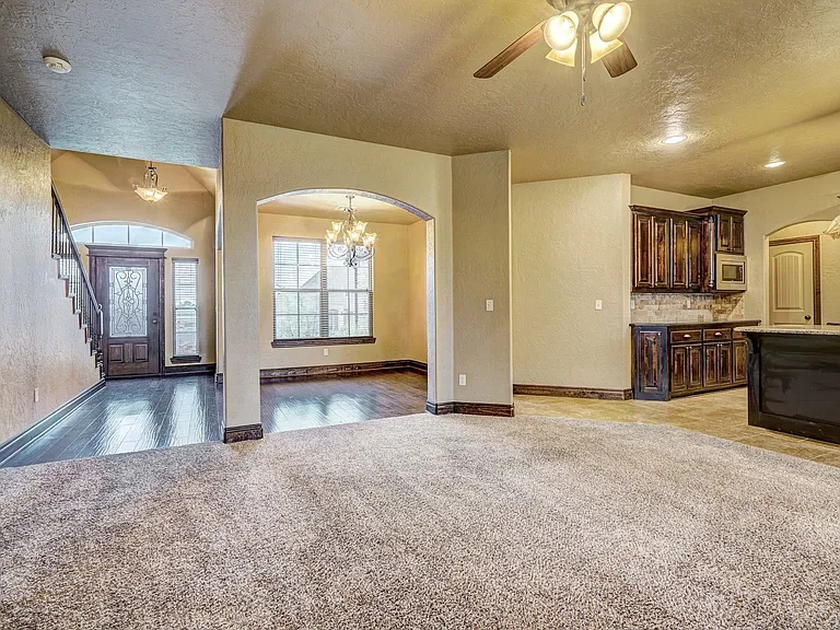 905 Samantha Ln — Photo 13