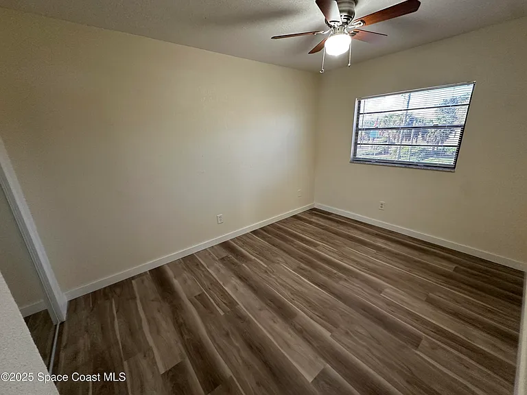 565 Jackson Ave — Photo 10