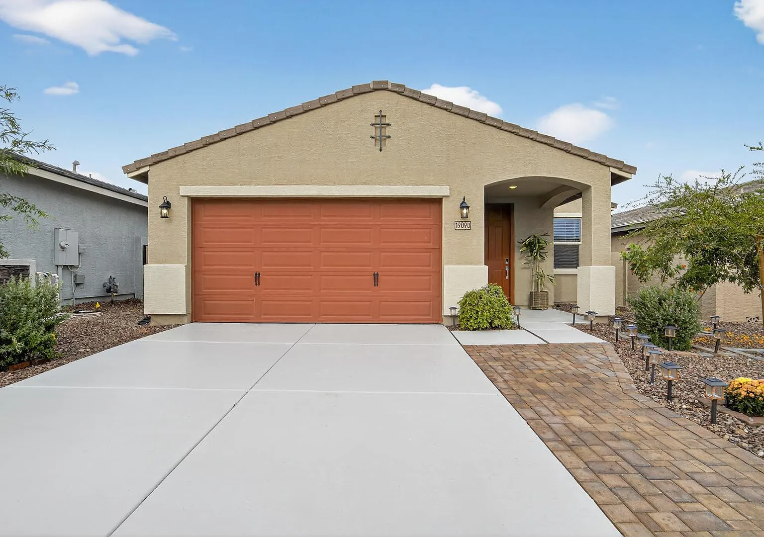 3 bed, 2.0 bath, 1433 sqft, $2,100 — Photo 3
