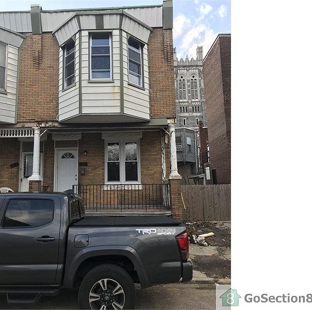 2nd image of 250 N Ruby St