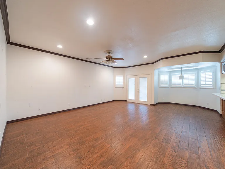 218 E Newman Ave — Photo 8