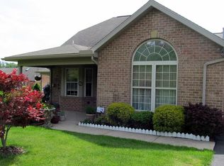2038 Lake View Dr, Belle Vernon, PA 15012